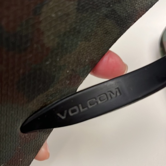 Volcom Camouflage green / black flip flops size 8 - Picture 14 of 14